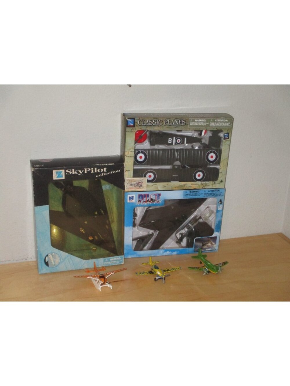 Airplane Model Plastic and Die Cast Lot of 6 F-117 Sopwith Camel 3 Small Planes